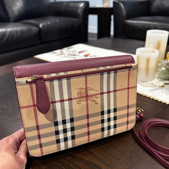 💯 Authentic Burberry Haymarket Check Loxely Crossbody Bag in Dark Plum Color - Picture 5 of 15